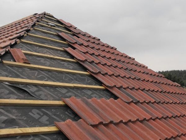Roof Repair – Before (London) Damaged roof before professional repair in London by Hammond Roofing
